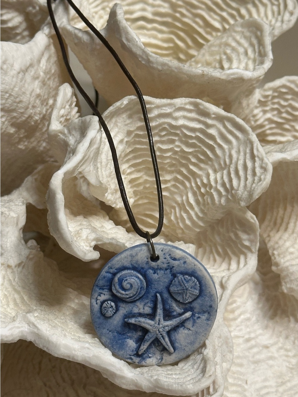 Blue Starfish & Shell Pendant Necklace NWOT